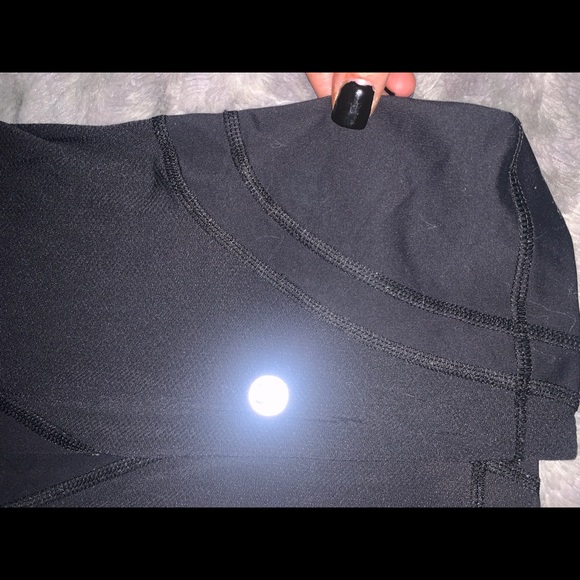 Black Lululemon crop leggings - Picture 2 of 3